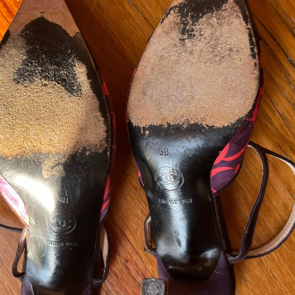 Gorgeous silk and leather CHANEL pumps, gently worn, great condition, size 38 - Picture 7 of 7